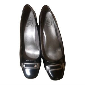 Beautiful Women’s Leather Black Sandals Size 8 iExcellent Used Condition